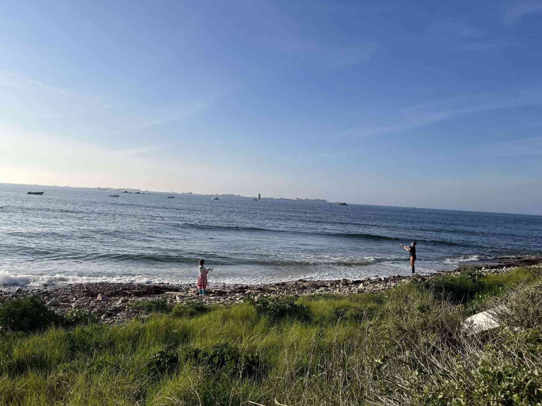 Jeux en bord de plage à Port Beni