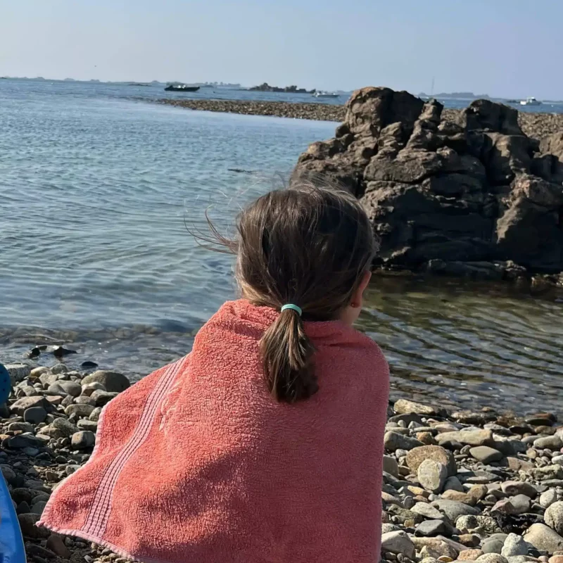 baignade-enfant-port-beni-plage